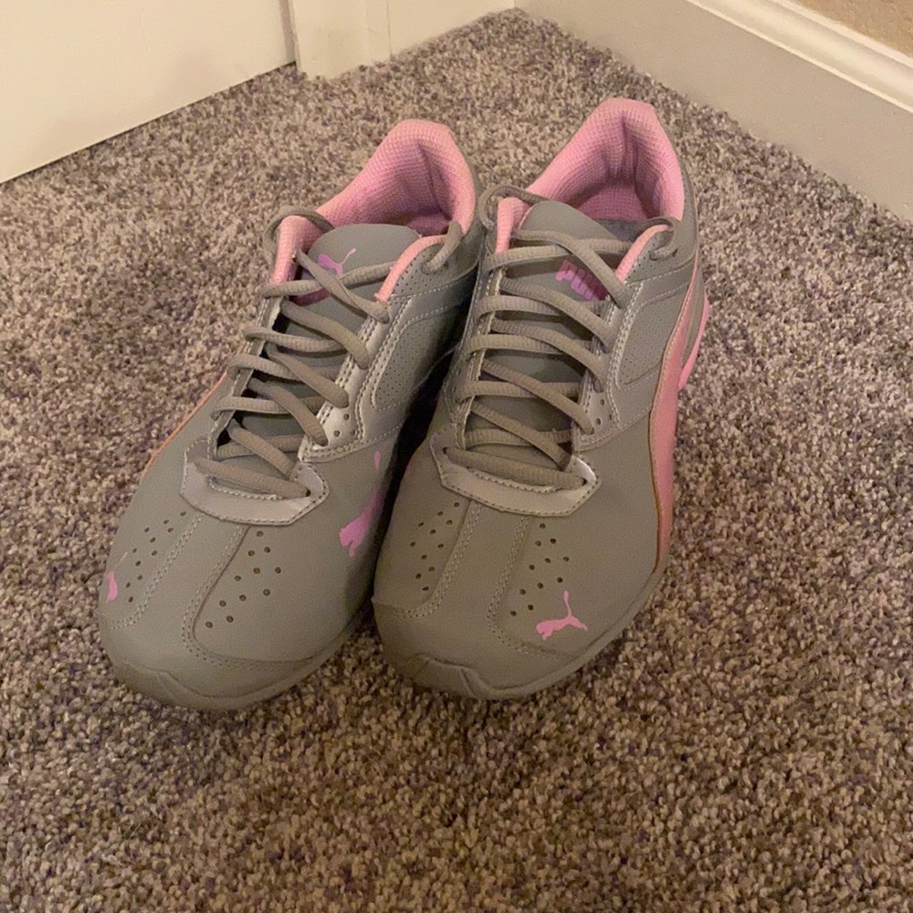 GREY/PINK PUMA TAZON